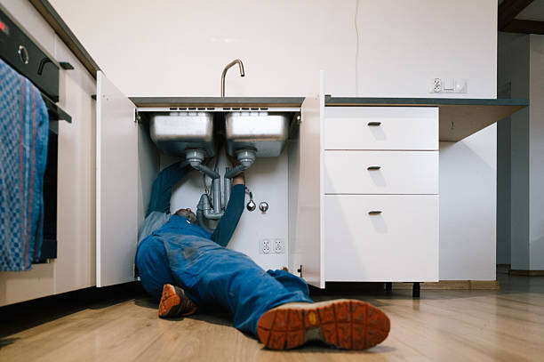 Professional Emergency Plumber technician working in Geneva, IN